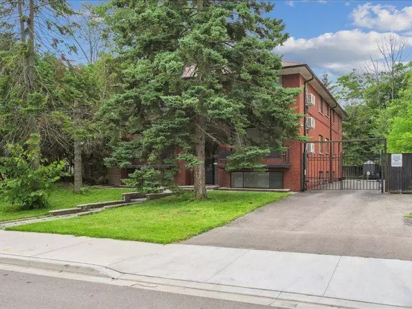 18 Thirty Third ST, Toronto W06, ON M8W 3G9