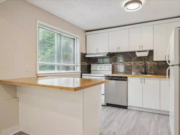 18 Thirty Third ST, Toronto W06, ON M8W 3G9