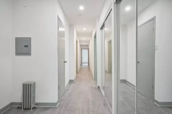 18 Thirty Third ST #4, Toronto W06, ON M8W 3G9