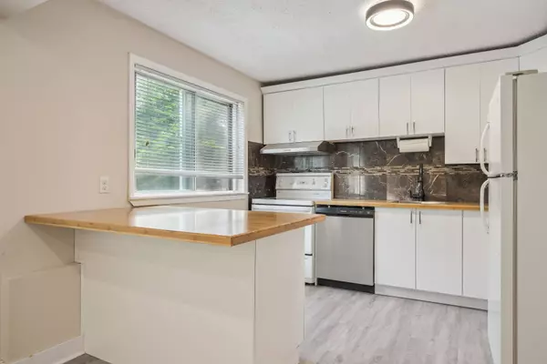 18 Thirty Third ST #1, Toronto W06, ON M8W 3G9