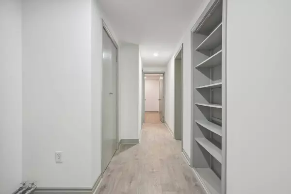 18 Thirty Third ST #5, Toronto W06, ON M8W 3G9