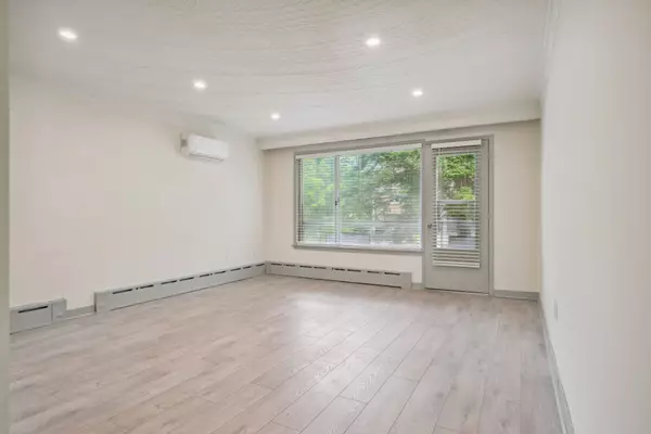 18 Thirty Third ST #2, Toronto W06, ON M8W 3G9