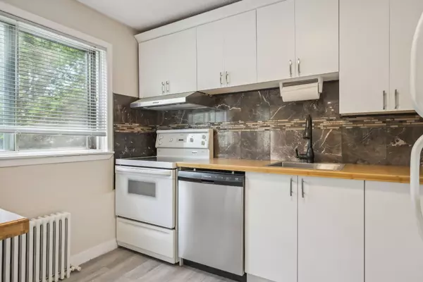 18 Thirty Third ST #1, Toronto W06, ON M8W 3G9