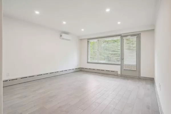 18 Thirty Third ST #4, Toronto W06, ON M8W 3G9