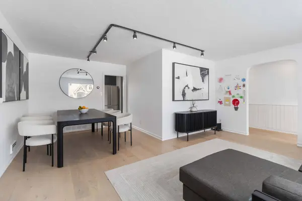 2046 Redan DR #Main, Mississauga, ON L4Y 1N8