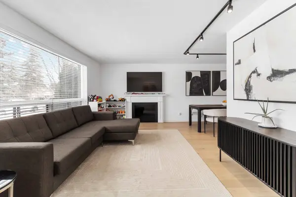 2046 Redan DR #Main, Mississauga, ON L4Y 1N8