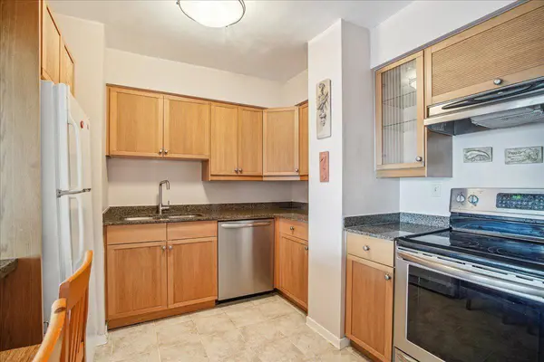 1300 Islington AVE #1609, Toronto W08, ON M9A 5C4