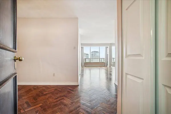 1300 Islington AVE #1609, Toronto W08, ON M9A 5C4