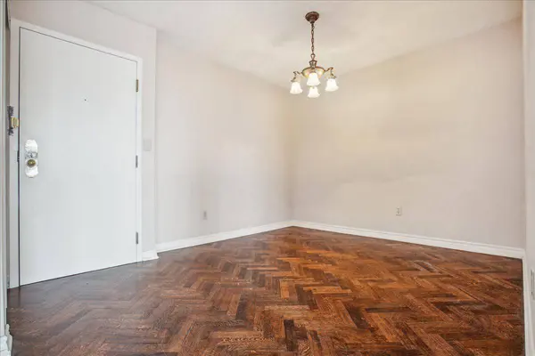 1300 Islington AVE #1609, Toronto W08, ON M9A 5C4