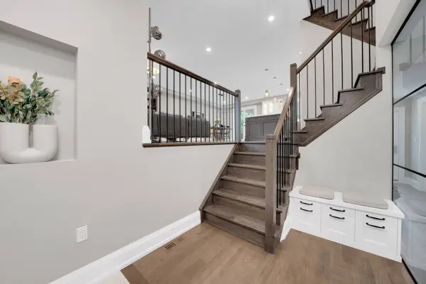 438 Southland CRES, Oakville, ON L6L 3N8