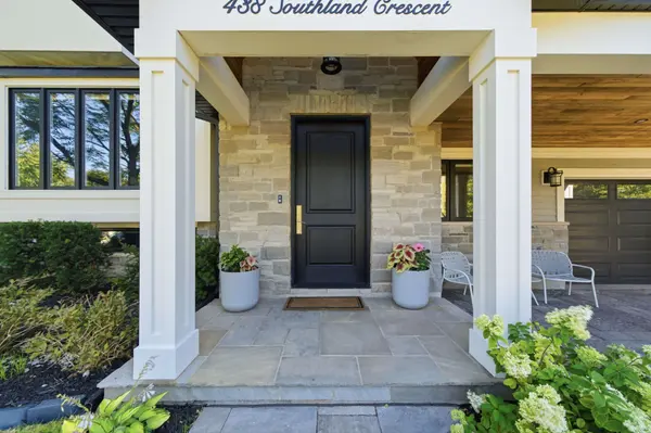 438 Southland CRES, Oakville, ON L6L 3N8