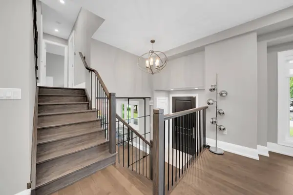 438 Southland CRES, Oakville, ON L6L 3N8
