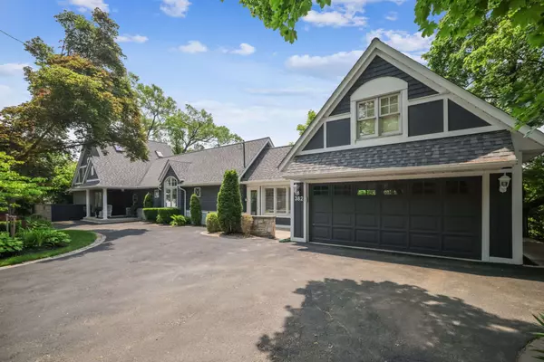 382 Trafalgar RD, Oakville, ON L6J 3H5