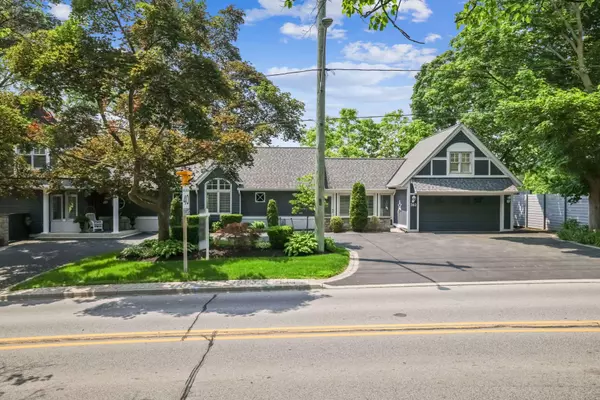 382 Trafalgar RD, Oakville, ON L6J 3H5
