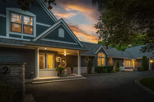 382 Trafalgar RD, Oakville, ON L6J 3H5