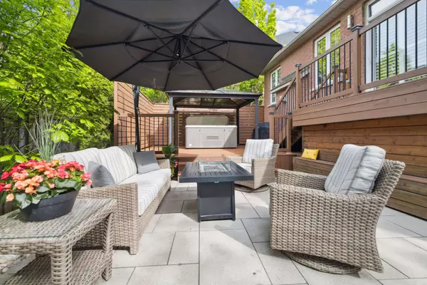 2313 Blue Oak CIR, Oakville, ON L6M 5J3