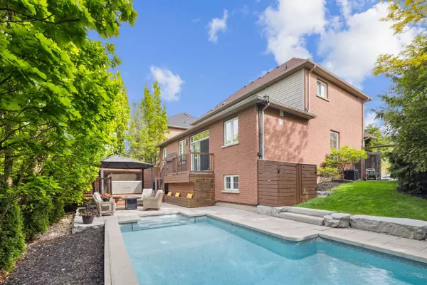 2313 Blue Oak CIR, Oakville, ON L6M 5J3