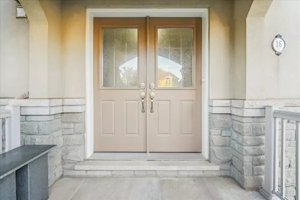 16 Beachville CIR, Brampton, ON L6X 0V4