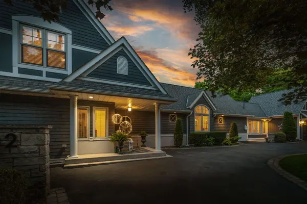 382 Trafalgar RD, Oakville, ON L6J 3H5