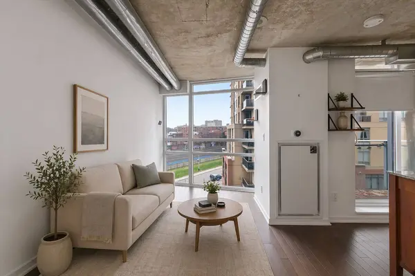 170 Sudbury ST #702, Toronto C01, ON M6J 0A1