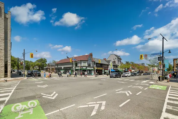 2218 Bloor ST W, Toronto W02, ON M6S 1N4