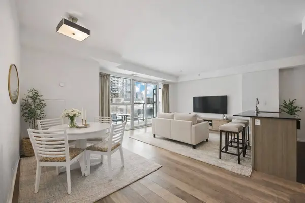 275 Yorkland RD #306, Toronto C15, ON M2J 0B4