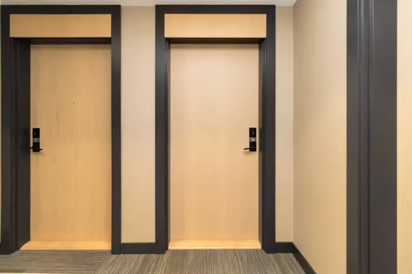 150 Sabina DR #108, Oakville, ON L6H 7C3