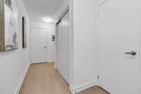 150 Sabina DR #108, Oakville, ON L6H 7C3