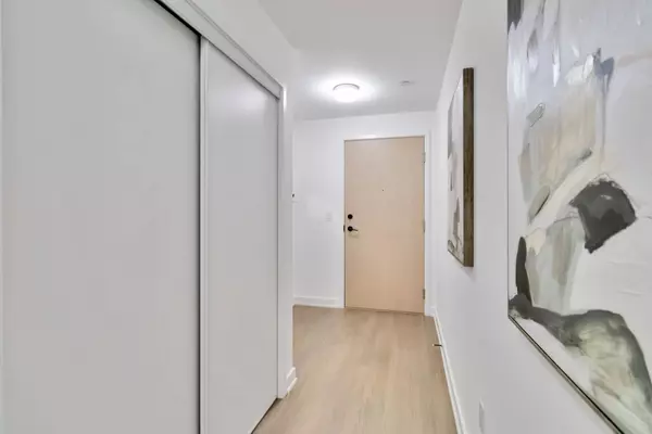 150 Sabina DR #108, Oakville, ON L6H 7C3