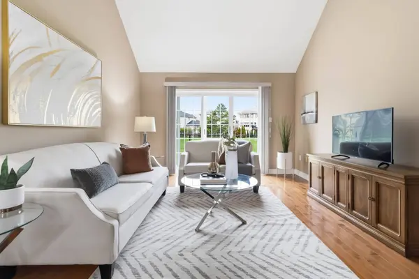 4275 Millcroft Park DR #17, Burlington, ON L7M 4L9