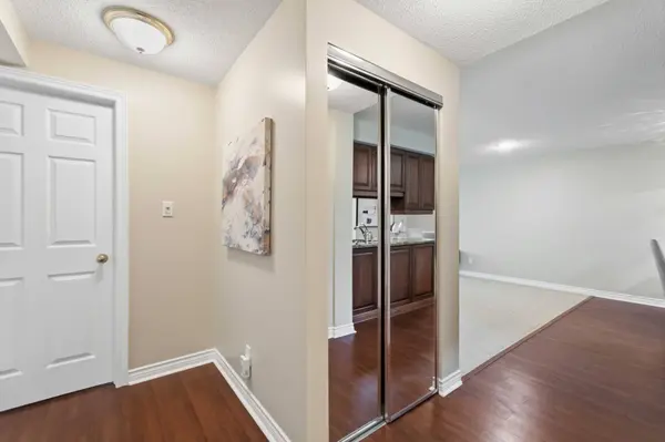 970 Golf Links RD #205, Hamilton, ON L9K 1J8