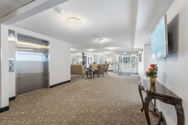 970 Golf Links RD #205, Hamilton, ON L9K 1J8