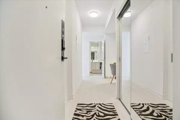 3900 Confederation Pkwy #4301, Mississauga, ON L5B 0M3