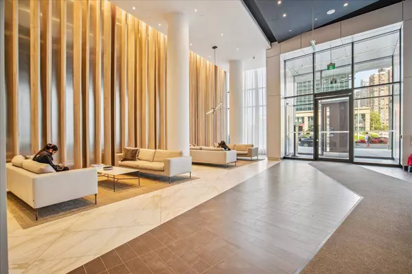 3900 Confederation Pkwy #4301, Mississauga, ON L5B 0M3