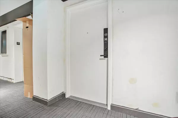 3900 Confederation Pkwy #4301, Mississauga, ON L5B 0M3