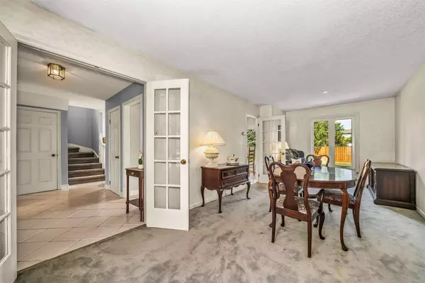 1529 Greenbriar DR, Oakville, ON L6M 1Y7