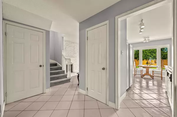 1529 Greenbriar DR, Oakville, ON L6M 1Y7