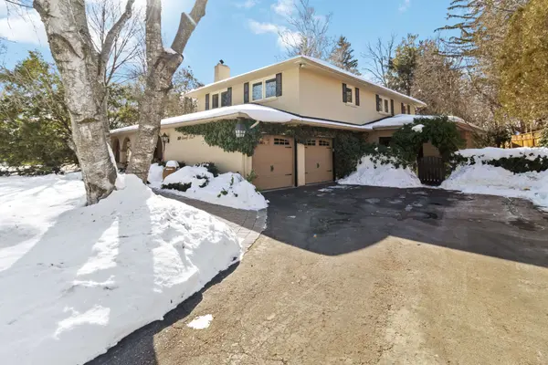 150 Cairncroft RD, Oakville, ON L6J 4L9