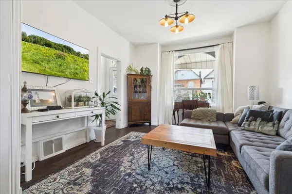 28 St Matthews AVE, Hamilton, ON L8L 5P3