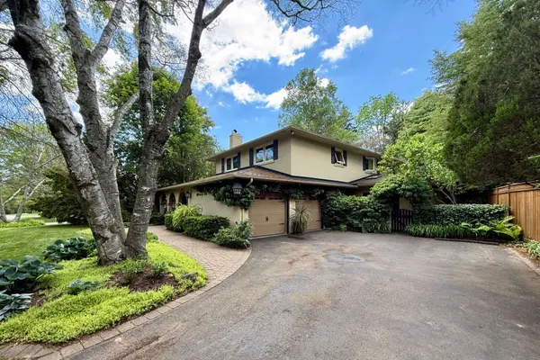 150 Cairncroft RD, Oakville, ON L6J 4L9