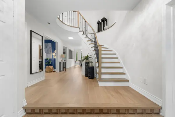 435 March CRES, Oakville, ON L6H 5X7