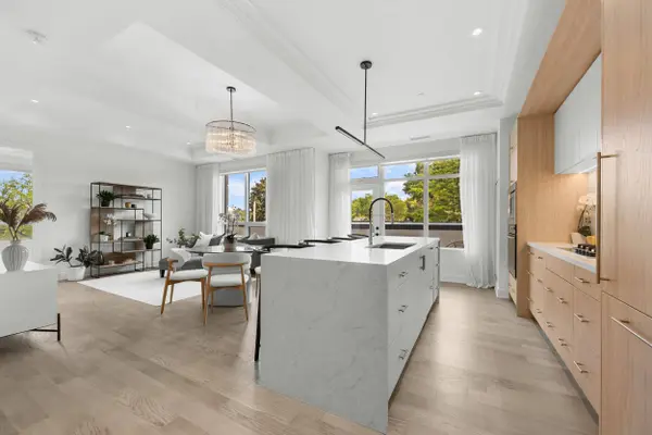 123 Maurice DR #214, Oakville, ON L6K 2W6
