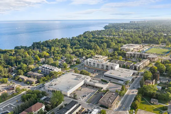 123 Maurice DR #214, Oakville, ON L6K 2W6