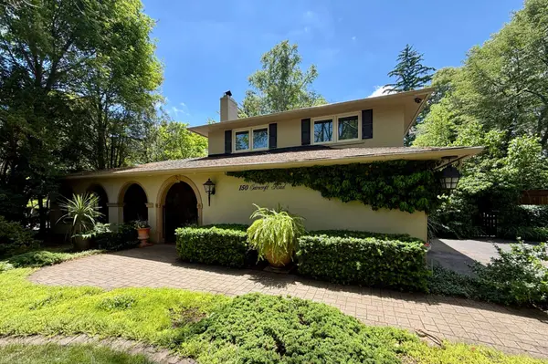 150 Cairncroft RD, Oakville, ON L6J 4L9