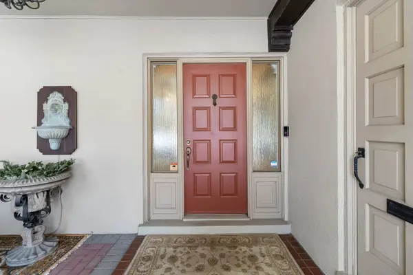 150 Cairncroft RD, Oakville, ON L6J 4L9