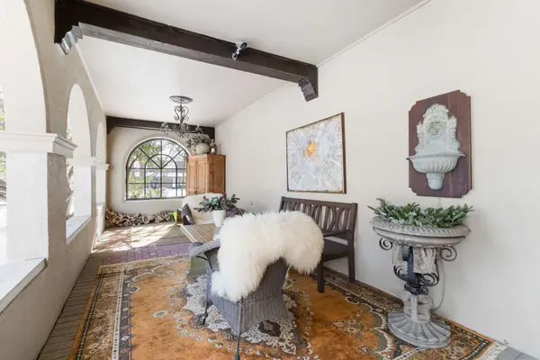 150 Cairncroft RD, Oakville, ON L6J 4L9