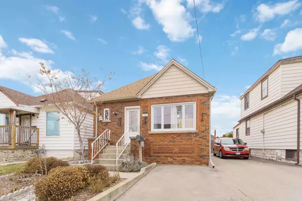 136 Ivon AVE, Hamilton, ON L8H 5S8