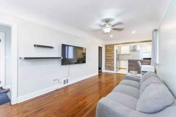 136 Ivon AVE, Hamilton, ON L8H 5S8