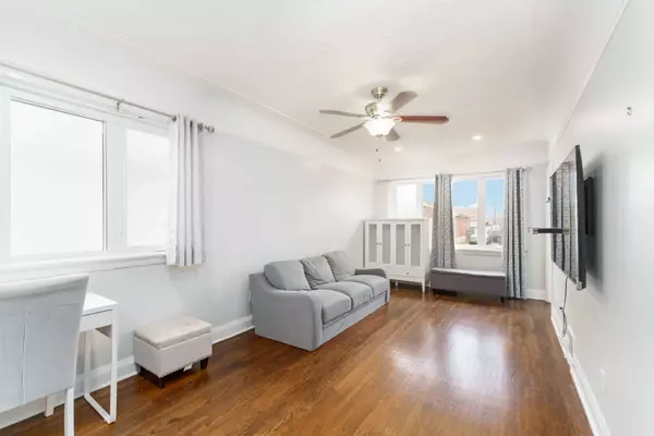 136 Ivon AVE, Hamilton, ON L8H 5S8