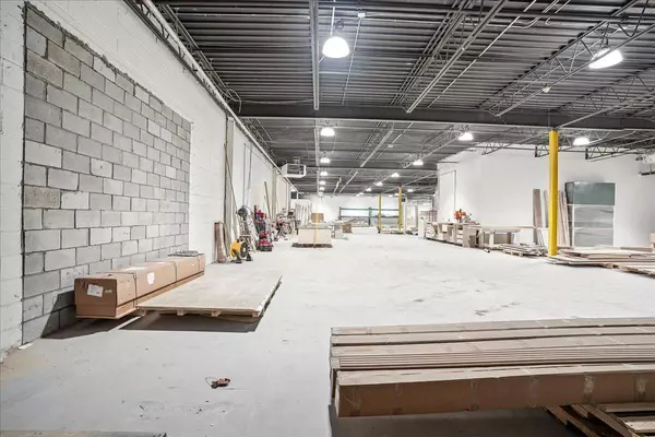 590 South Service RD #C, Hamilton, ON L8E 2W1